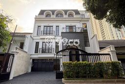 Rumah Mewah Dijual LT 218m2 di Kebayoran Baru, Jakarta Selatan Rumah Mewah Dijual LT 218m2 di Kebayoran Baru, Jakarta Selatan