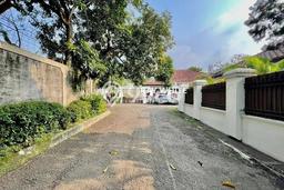For Sale! Luxury House LT 3565m2 Desain Elegan di Ampera For Sale! Luxury House LT 3565m2 Desain Elegan di Ampera