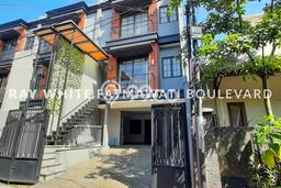 Hunian Mewah LT 110m² / LB 220m² di Kawasan Nyaman Cilandak, Jakarta Selatan Hunian Mewah LT 110m² / LB 220m² di Kawasan Nyaman Cilandak, Jakarta Selatan