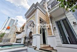 Hunian Mewah Dijual LT 329m2 di Cilandak, Jakarta Selatan Hunian Mewah Dijual LT 329m2 di Cilandak, Jakarta Selatan