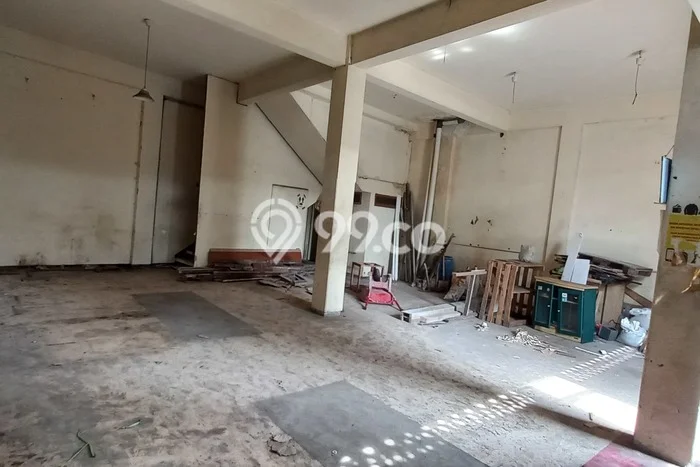 Ruko Disewa di Surabaya dengan LB 192m2 Area Komersial Ramai Ruko Disewa di Surabaya dengan LB 192m2 Area Komersial Ramai