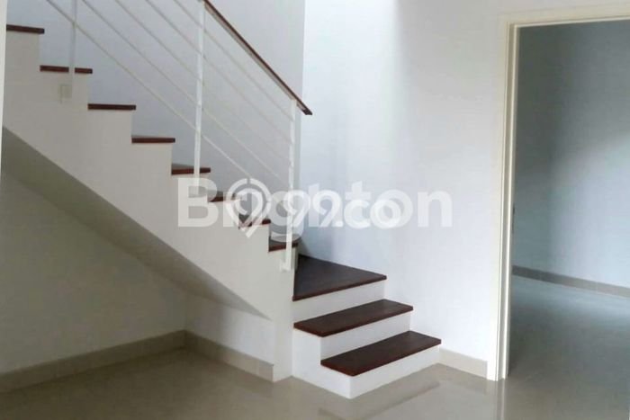 Rumah Luas Asri 2 KT Siap Pakai di kebraon Surabaya Rumah Luas Asri 2 KT Siap Pakai di kebraon Surabaya
