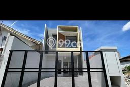 Rumah Elit LB 150m2 Siap Pakai Desain Elegan di Darmo permai, Surabaya Rumah Elit LB 150m2 Siap Pakai Desain Elegan di Darmo permai, Surabaya