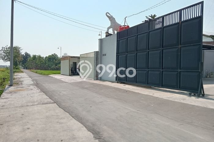 Area Ramai! Gudang Dijual di Gatak untuk Bisnis Luas Bangunan 1920m2 Area Ramai! Gudang Dijual di Gatak untuk Bisnis Luas Bangunan 1920m2