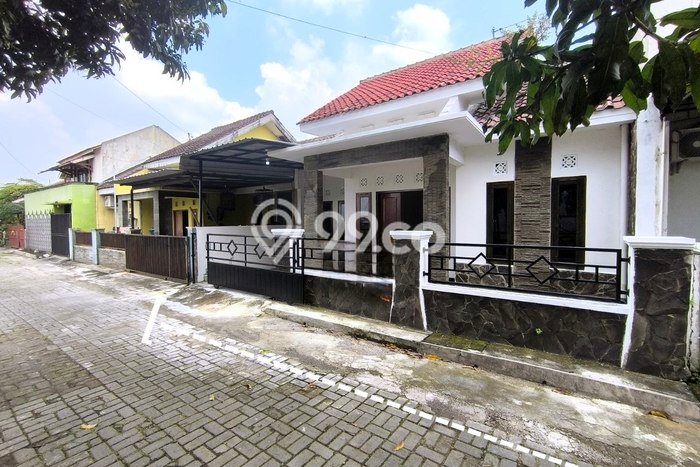 Dijual Cepat Rumah Bagus Siap Huni LB 87m2 di Colomadu, Karanganyar Dijual Cepat Rumah Bagus Siap Huni LB 87m2 di Colomadu, Karanganyar