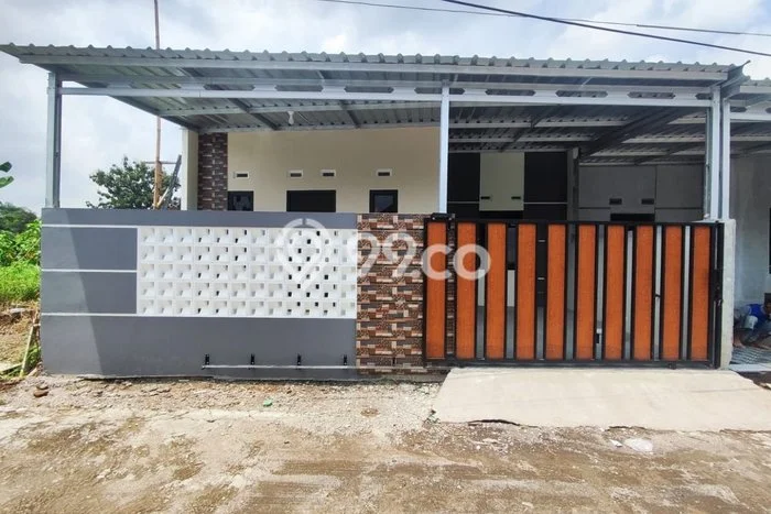 Rumah Sederhana Dijual di Gondangrejo 3 Kamar dengan LT 100m2 Rumah Sederhana Dijual di Gondangrejo 3 Kamar dengan LT 100m2