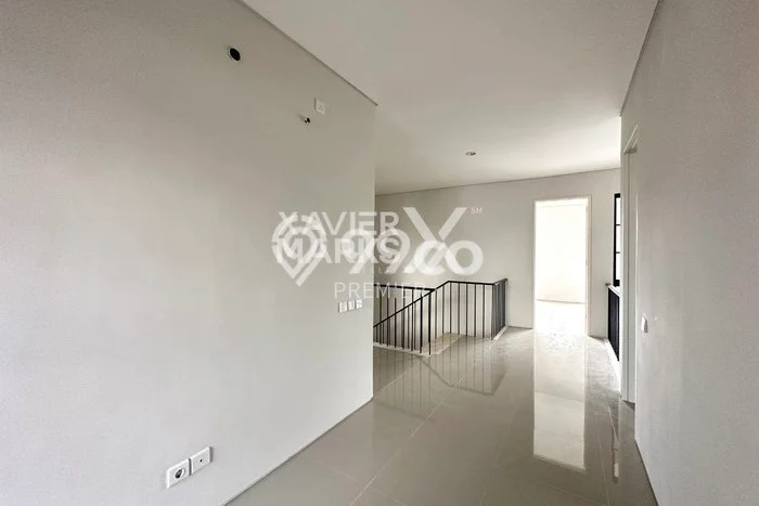 Rumah Mewah LB 255m2 Siap Pakai Desain Elegan di Villa Puncak Tidar, Malang Rumah Mewah LB 255m2 Siap Pakai Desain Elegan di Villa Puncak Tidar, Malang