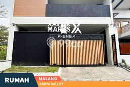 Hunian Elit LB 256m2 Siap Pakai Desain Elegan di Araya, Malang Hunian Elit LB 256m2 Siap Pakai Desain Elegan di Araya, Malang