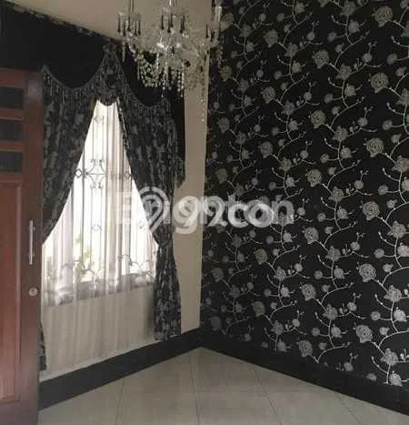 Lokasi terbaik! Rumah siap pakai disewakan di Medan Baru LB 300m2 Lokasi terbaik! Rumah siap pakai disewakan di Medan Baru LB 300m2