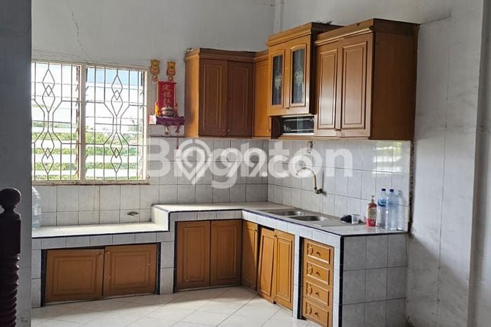 Ruko Dijual di Medan LT 111m2 & LB 333m2 Lokasi Terbaik! Ruko Dijual di Medan LT 111m2 & LB 333m2 Lokasi Terbaik!