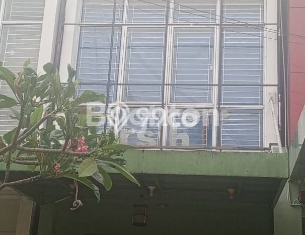 Area Ramai! Ruko Dijual di Medan Selayang untuk Bisnis Luas Bangunan 192m2 Area Ramai! Ruko Dijual di Medan Selayang untuk Bisnis Luas Bangunan 192m2