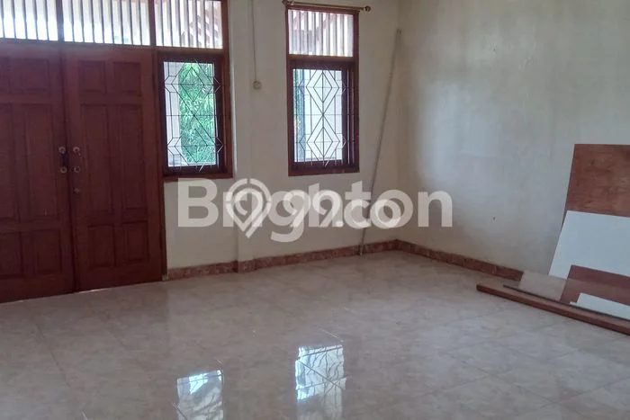 PREMIUM LIVING! Rumah di , 3 KT, Kawasan Prospektif, Luas 120m2m² Bangunan 200m2m² PREMIUM LIVING! Rumah di , 3 KT, Kawasan Prospektif, Luas 120m2m² Bangunan 200m2m²
