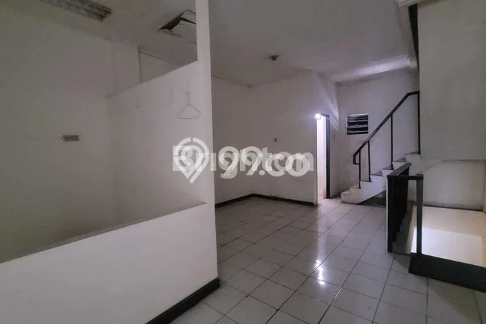 Area Ramai! Ruko Dijual di Pancoran Mas untuk Bisnis Luas Bangunan 200m2 Area Ramai! Ruko Dijual di Pancoran Mas untuk Bisnis Luas Bangunan 200m2