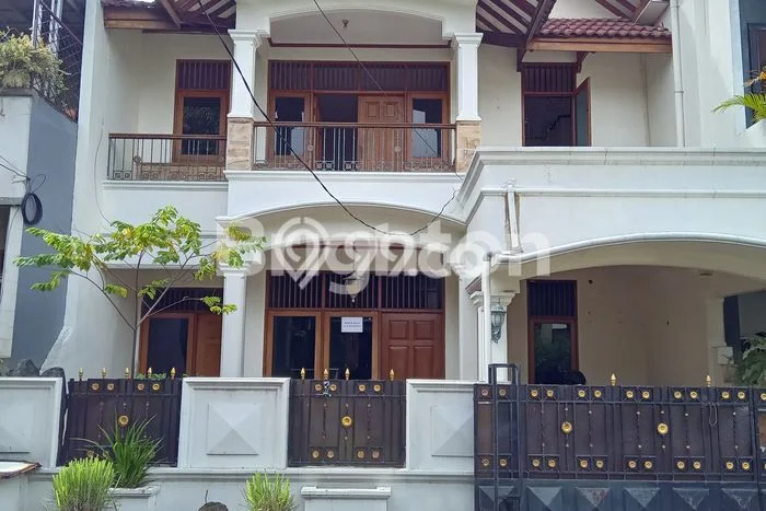 PREMIUM LIVING! Rumah di , 3 KT, Kawasan Prospektif, Luas 120m2m² Bangunan 200m2m² PREMIUM LIVING! Rumah di , 3 KT, Kawasan Prospektif, Luas 120m2m² Bangunan 200m2m²