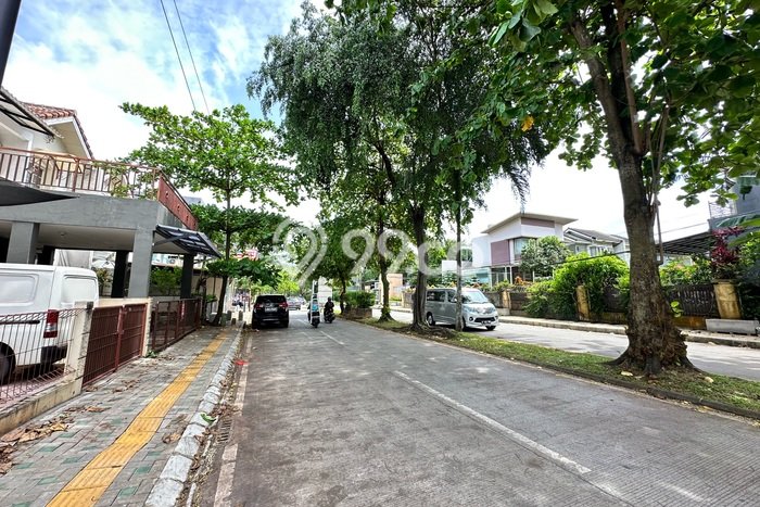 For Sale Hunian Rumah Terawat 3 Kamar di BSD Nusaloka, Tangerang For Sale Hunian Rumah Terawat 3 Kamar di BSD Nusaloka, Tangerang