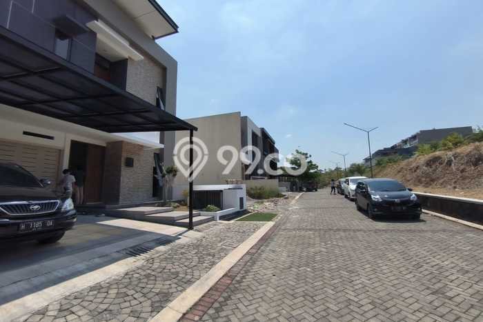 Ready to Use! Luxury House LT 264m2 Desain Elegan di Candi Golf Ready to Use! Luxury House LT 264m2 Desain Elegan di Candi Golf