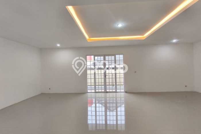 Rumah Disewakan Semarang LT 180m2 LB 350m2 Area Sambiroto Rumah Disewakan Semarang LT 180m2 LB 350m2 Area Sambiroto