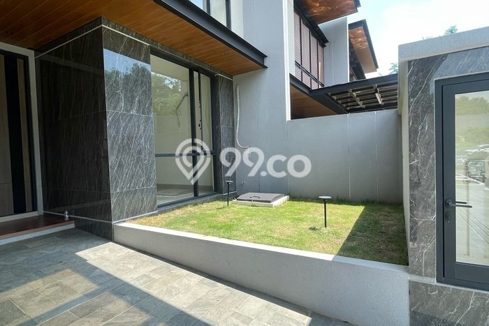 Rumah Mewah LB 189m2 Siap Huni Desain Elegan di Candi Golf, Semarang Rumah Mewah LB 189m2 Siap Huni Desain Elegan di Candi Golf, Semarang