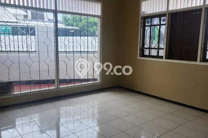 Disewakan! Rumah 3 Kamar Tidur &
1 Kamar Mandi di Gandaria, Jakarta Selatan Disewakan! Rumah 3 Kamar Tidur &
1 Kamar Mandi di Gandaria, Jakarta Selatan