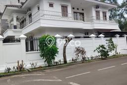 Rumah Luxury Modern Tanpa Renovasi di Cibubur Jakarta Timur Rumah Luxury Modern Tanpa Renovasi di Cibubur Jakarta Timur