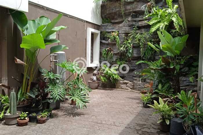 Rumah Elit LB 640m2 Siap Huni Desain Elegan di Sayap Dago, Bandung Rumah Elit LB 640m2 Siap Huni Desain Elegan di Sayap Dago, Bandung