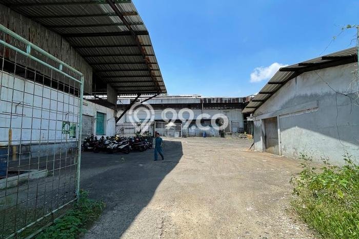 Gudang Disewa di Cimahi dengan LB 1500m2 Area Komersial Ramai Gudang Disewa di Cimahi dengan LB 1500m2 Area Komersial Ramai