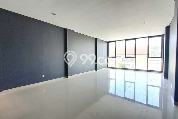 Ruko For Rent Kawasan Holis Cigondewah, Luas 300m2m², Lokasi Bisnis, Akses Utama Ruko For Rent Kawasan Holis Cigondewah, Luas 300m2m², Lokasi Bisnis, Akses Utama