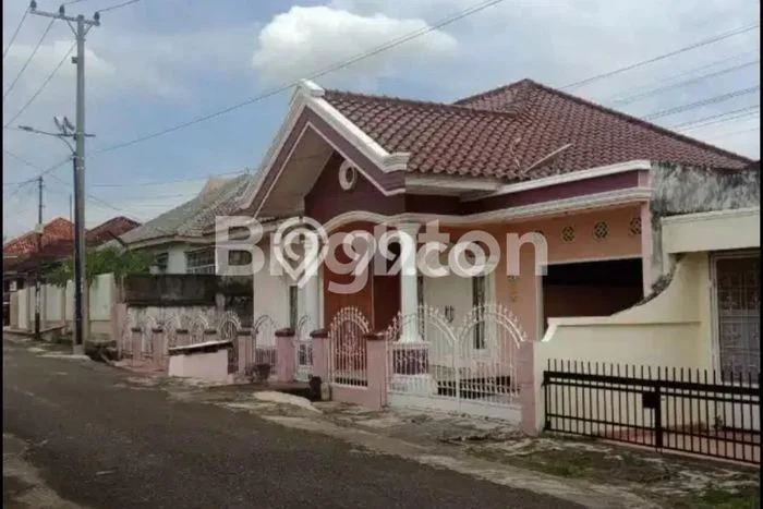 For Sale Rumah 4 Kamar Lokasi Ideal Nyaman dan Strategis di Ilir Timur II For Sale Rumah 4 Kamar Lokasi Ideal Nyaman dan Strategis di Ilir Timur II