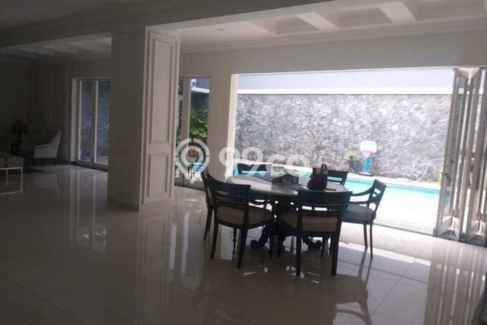 Jual Rumah Mewah Elegan Dengan View Cantik di Kemang, Jakarta Selatan Jual Rumah Mewah Elegan Dengan View Cantik di Kemang, Jakarta Selatan