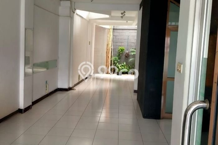 Ruko For Rent Kawasan Buah Batu, Luas 250m², Kawasan Strategis, Siap Usaha Ruko For Rent Kawasan Buah Batu, Luas 250m², Kawasan Strategis, Siap Usaha