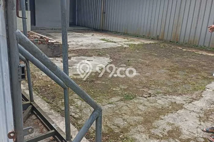 Gudang Disewa di Bandung dengan LB 560m2 Area Komersial Ramai Gudang Disewa di Bandung dengan LB 560m2 Area Komersial Ramai