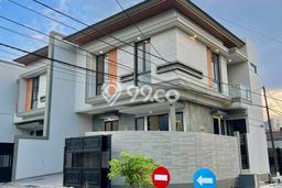 DIJUAL CEPAT! Rumah Manyar, Surabaya, Luas 117m2m² LB 190m2m² DIJUAL CEPAT! Rumah Manyar, Surabaya, Luas 117m2m² LB 190m2m²