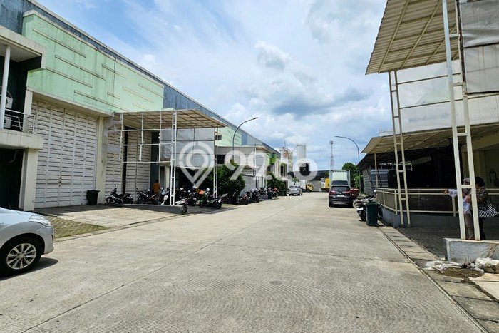 Unit Gudang Dijual di Karawaci Tangerang Luas Tanah 180m2, Luas Bangunan 70m2 Unit Gudang Dijual di Karawaci Tangerang Luas Tanah 180m2, Luas Bangunan 70m2