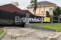 Lokasi strategis! Rumah siap huni disewakan di Balikpapan Selatan LB 300m2 Lokasi strategis! Rumah siap huni disewakan di Balikpapan Selatan LB 300m2