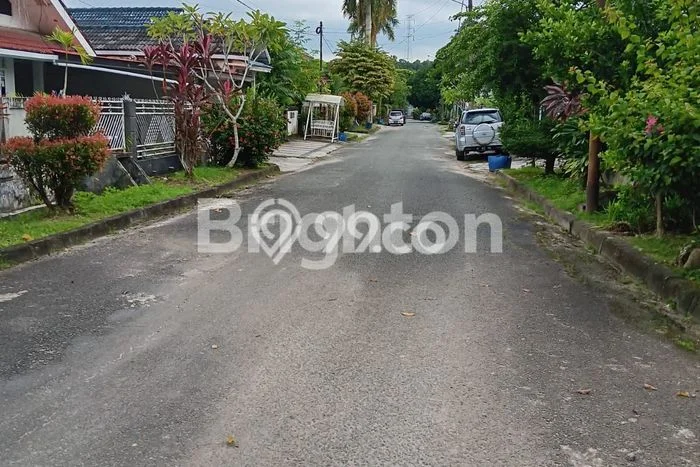 For Sale! Luxury House LT 240m2 Desain Elegan di Balikpapan Baru For Sale! Luxury House LT 240m2 Desain Elegan di Balikpapan Baru