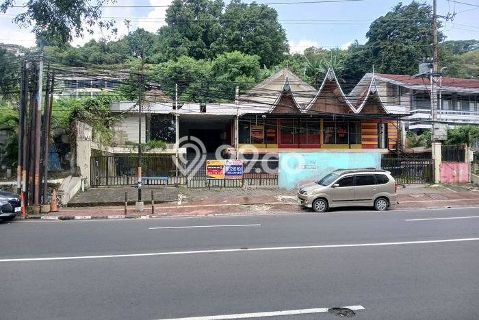 Lokasi strategis! Rumah siap huni disewakan di Semarang Tengah LB 750m2 Lokasi strategis! Rumah siap huni disewakan di Semarang Tengah LB 750m2