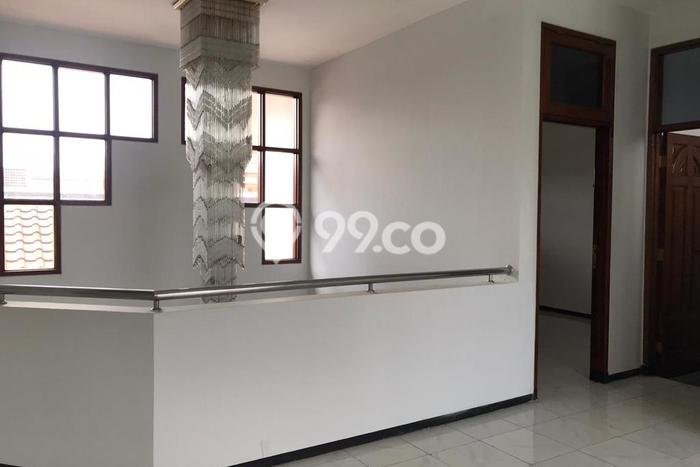 Rumah Eksklusif lokasi Waru, Sidoarjo, LT 240m2m² LB 350m2m² Rumah Eksklusif lokasi Waru, Sidoarjo, LT 240m2m² LB 350m2m²