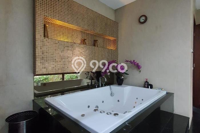 Siap Huni Rumah Mewah 11 Kamar di Kebayoran Lama Dekat ke Mana Pun Siap Huni Rumah Mewah 11 Kamar di Kebayoran Lama Dekat ke Mana Pun