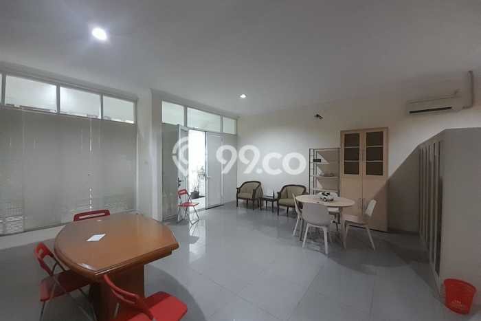 Kantor Dijual di Jakarta Pusat LT 130m2 & LB 200m2 Lokasi Terbaik! Kantor Dijual di Jakarta Pusat LT 130m2 & LB 200m2 Lokasi Terbaik!