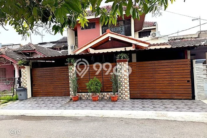 For Sale Rumah 5 Kamar Lokasi Ideal Nyaman dan Strategis di Karawang Barat For Sale Rumah 5 Kamar Lokasi Ideal Nyaman dan Strategis di Karawang Barat