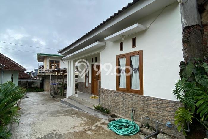 HUNIAN BERKELAS! Rumah Premium Bumiaji, Batu, LT 120m2m² Luas Bangunan 70m2m² HUNIAN BERKELAS! Rumah Premium Bumiaji, Batu, LT 120m2m² Luas Bangunan 70m2m²