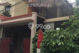 Ready to Use! Luxury House LT 181m2 Desain Elegan di Menteng Dalam Ready to Use! Luxury House LT 181m2 Desain Elegan di Menteng Dalam
