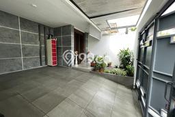 Jual Rumah Favorit Siap Huni LB 150m2 di Karang Tengah, Tangerang Jual Rumah Favorit Siap Huni LB 150m2 di Karang Tengah, Tangerang