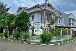 Rumah Elit Modern Tanpa Renovasi di Cibubur Jakarta Timur Rumah Elit Modern Tanpa Renovasi di Cibubur Jakarta Timur
