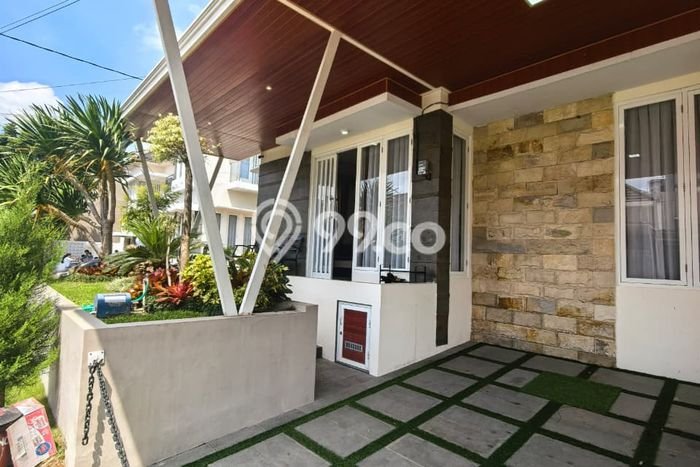 For Sale Vila Kawasan Junrejo, Dimensi 141m2m², Lingkungan Asri For Sale Vila Kawasan Junrejo, Dimensi 141m2m², Lingkungan Asri
