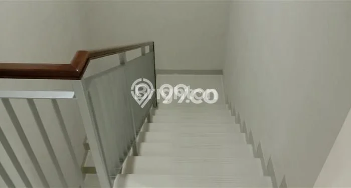 LOKASI STRATEGIS! Rumah kawasan , Dekat Stasiun, 3 KT, Luas 147m2m² Bangunan 180m2m² LOKASI STRATEGIS! Rumah kawasan , Dekat Stasiun, 3 KT, Luas 147m2m² Bangunan 180m2m²