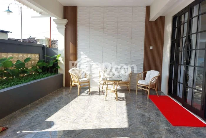 LOKASI PREMIUM! Rumah di , 1 KM, Lingkungan Tenang, Luas 105m2m² LB 105m2m² LOKASI PREMIUM! Rumah di , 1 KM, Lingkungan Tenang, Luas 105m2m² LB 105m2m²