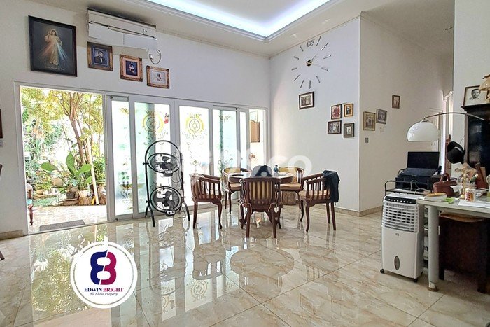 Hot Offer Hunian Premium Ideal dan Luas di Cinere, Depok Hot Offer Hunian Premium Ideal dan Luas di Cinere, Depok