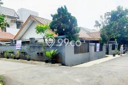 Rumah Asri di Petukangan, Jakarta Selatan, Luas 350m² Bangunan 250m² Rumah Asri di Petukangan, Jakarta Selatan, Luas 350m² Bangunan 250m²