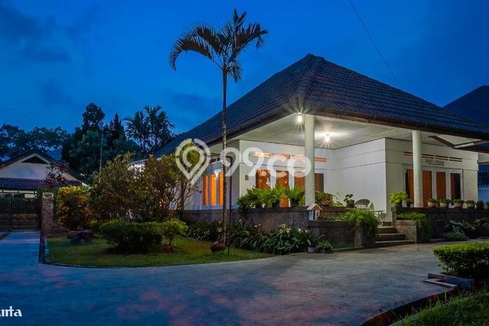 For Sale! Luxury House LT 2122m2 Desain Elegan di Sayap Dago For Sale! Luxury House LT 2122m2 Desain Elegan di Sayap Dago